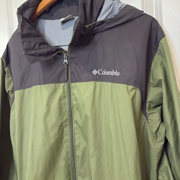 Columbia Men's Olive and Charcoal Windbreaker - Picture 2 of 4